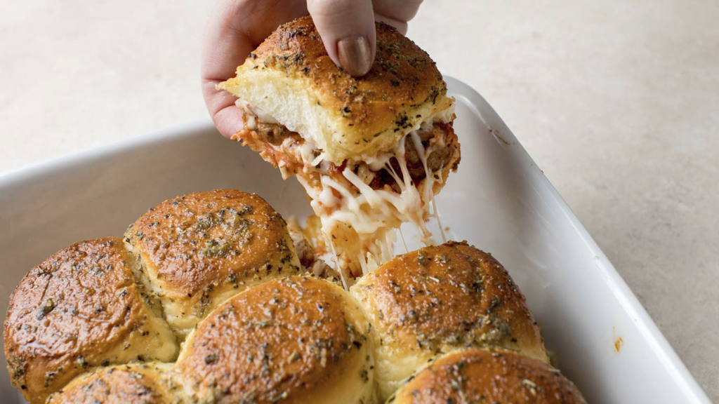 Easy Pull-Apart Meatball Sliders – Cheesy, Saucy & Crowd-Pleasing