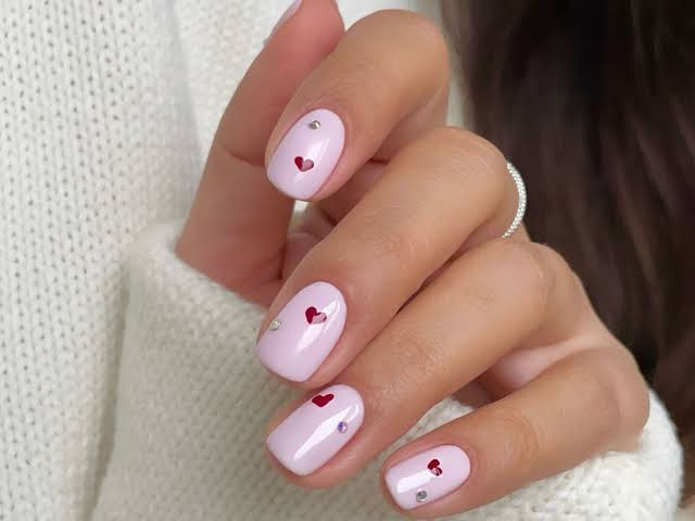 10 Adorable White Polka Dot Nail Ideas for 2026