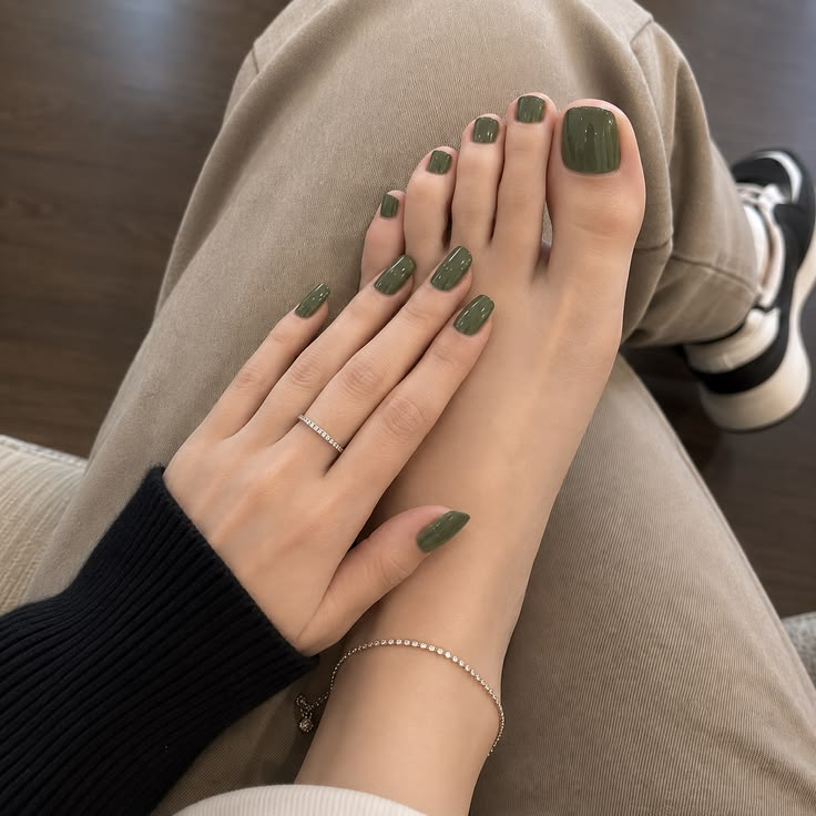 12 Gorgeous Fall Toe Nail Ideas You’ll Want to Try This Season